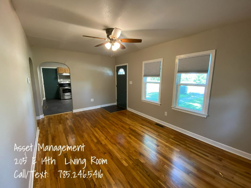 205 E 14th St - Photo 3 of 16