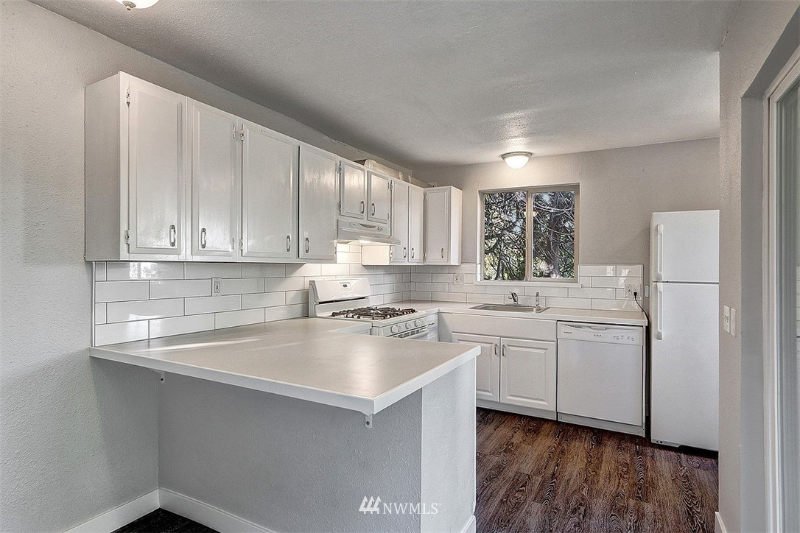 3631 22nd Ave Sw #B - Photo 3 of 11