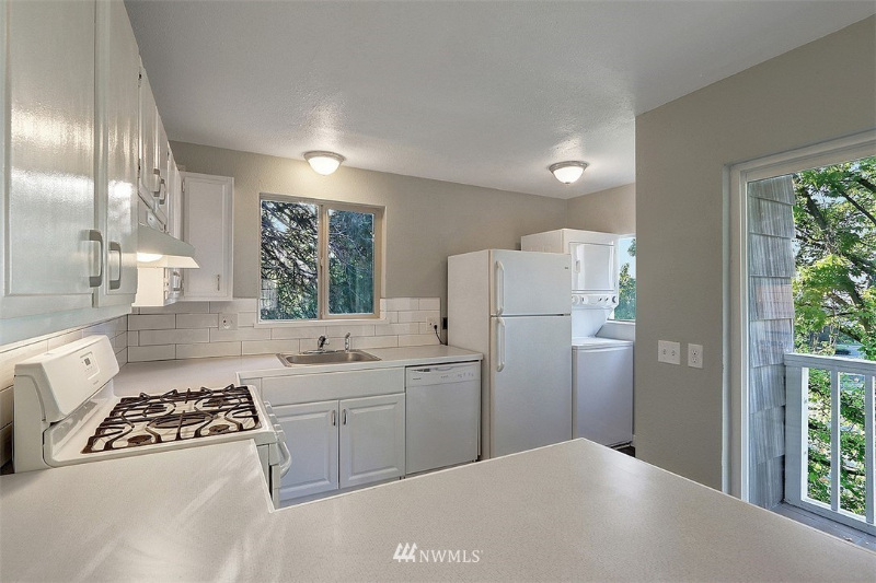 3631 22nd Ave Sw #B - Photo 4 of 11