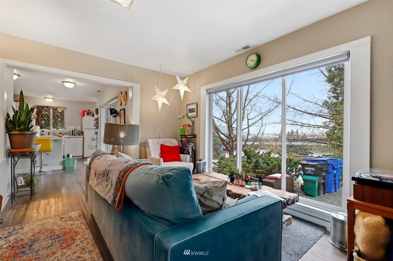 3631 22nd Ave Sw #B - Photo 5 of 11