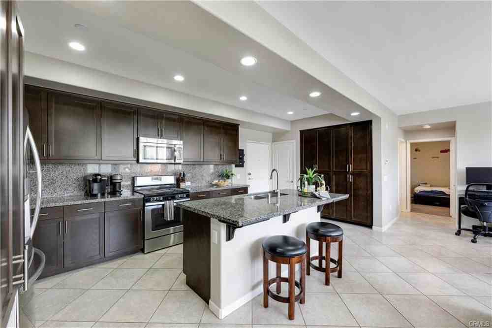 403 Mallorca Ln - Photo 3 of 16