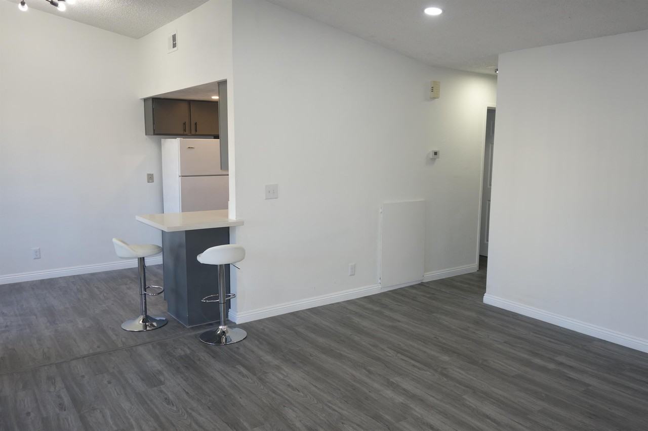 4922 Newport Cove Dr #1 - Photo 2 of 29