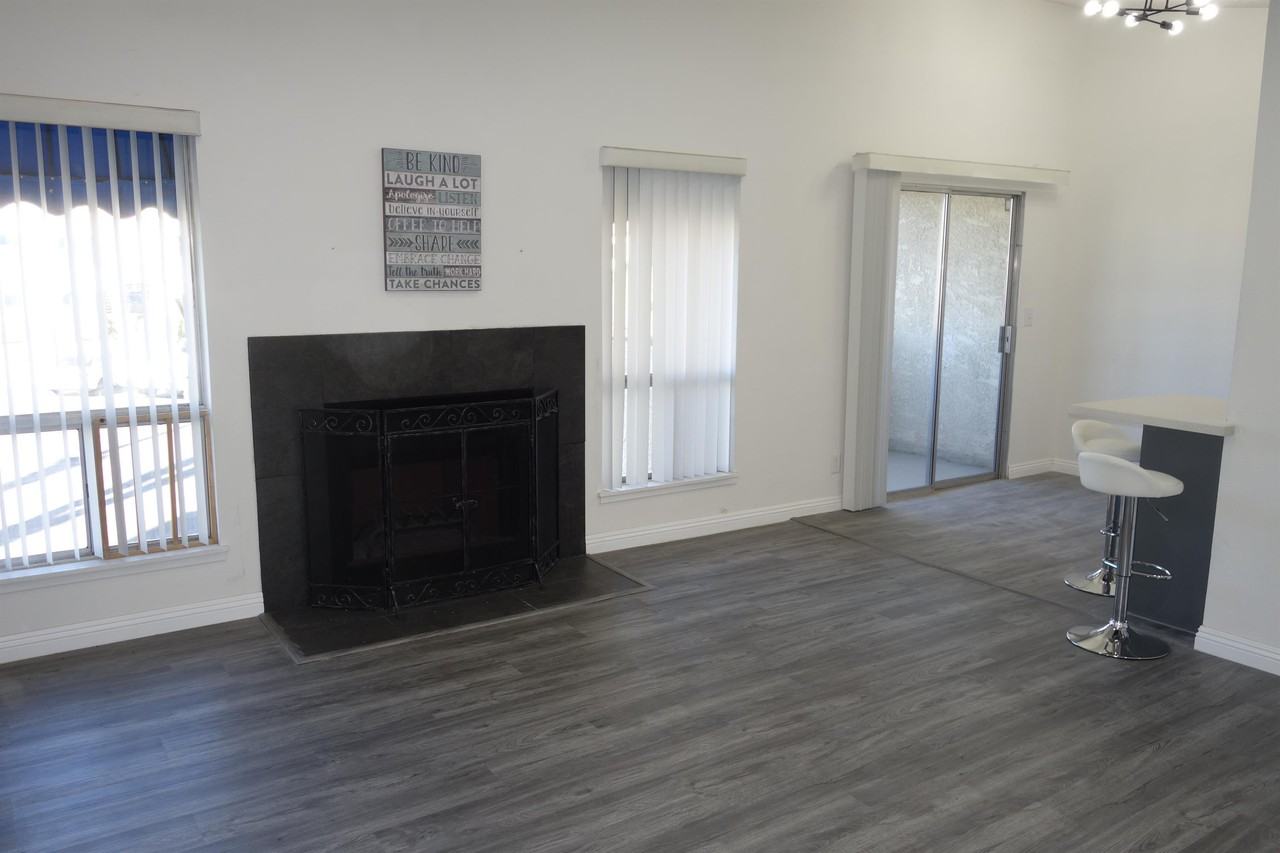 4922 Newport Cove Dr #1 - Photo 3 of 29