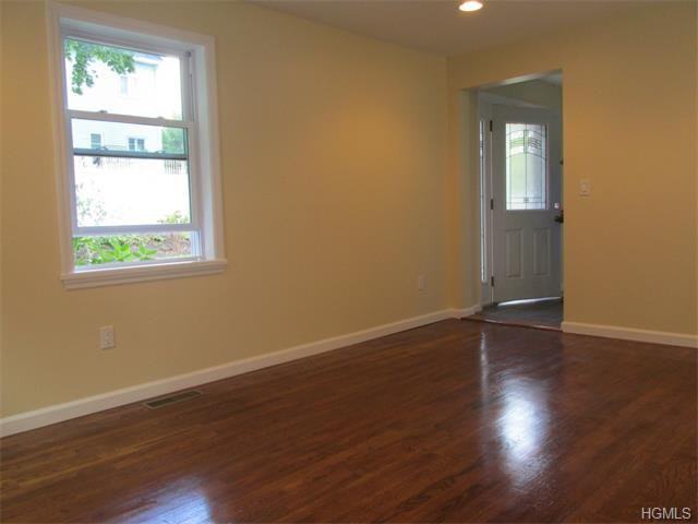 33 Old Locust Ave - Photo 3 of 11