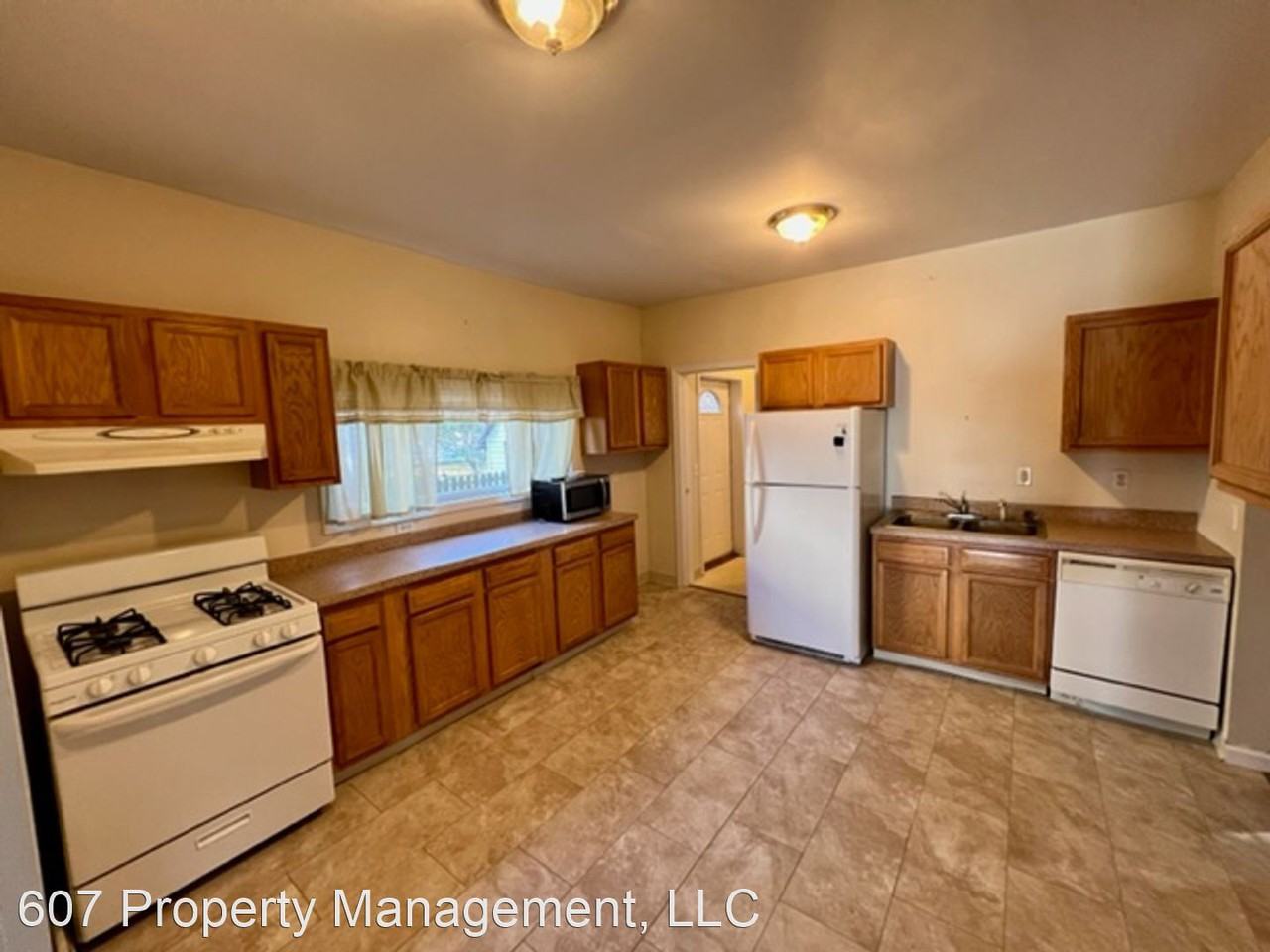 156 Broad Ave - Photo 2 of 7