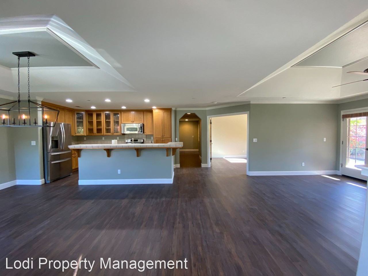 722 Young Ct - Photo 2 of 24