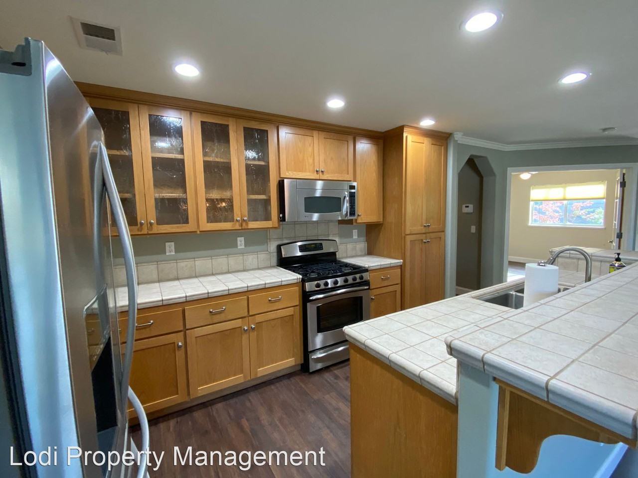 722 Young Ct - Photo 3 of 24