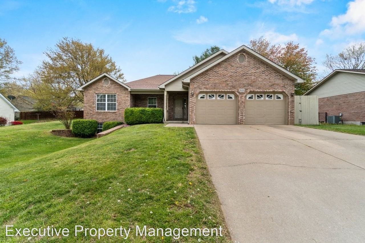 815 Pecan Ln - Photo 2 of 33