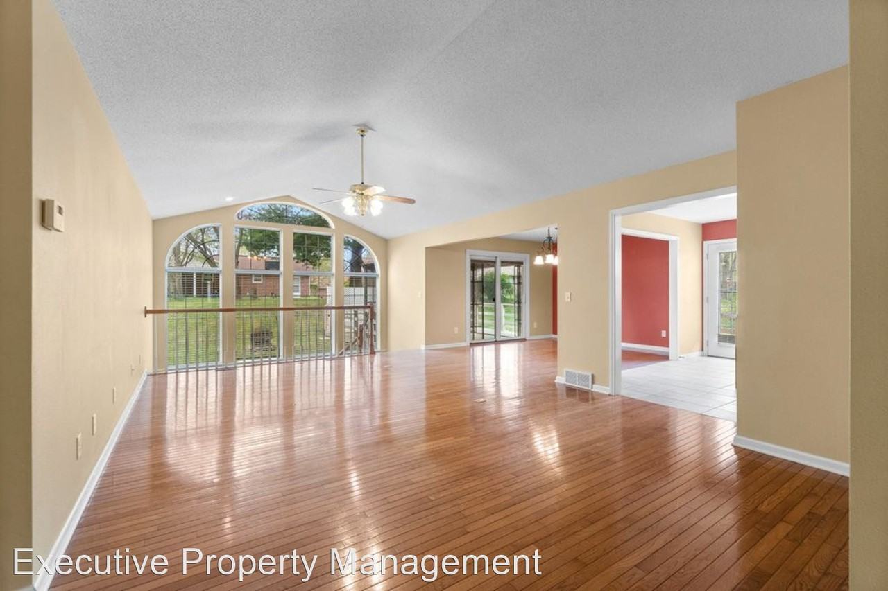 815 Pecan Ln - Photo 3 of 33