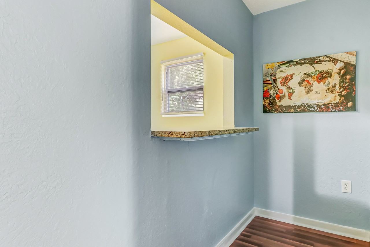 E 11th St - Photo 4 of 7