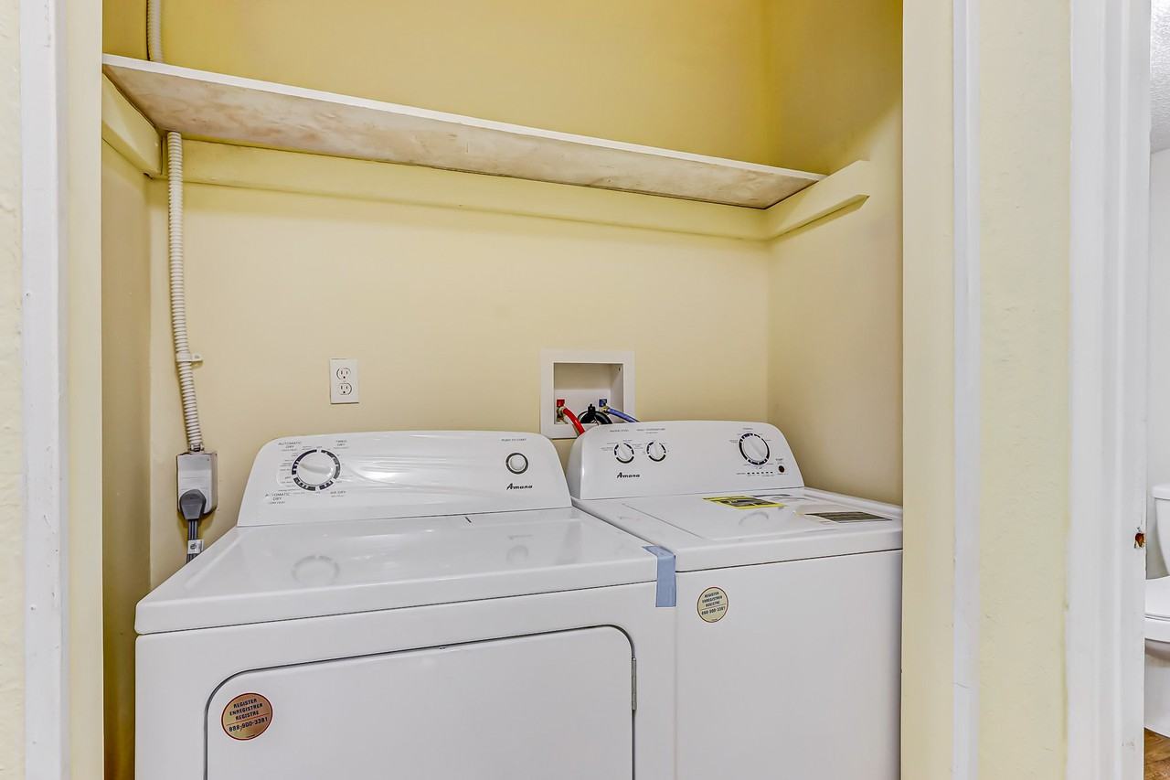 E 11th St - Photo 6 of 7