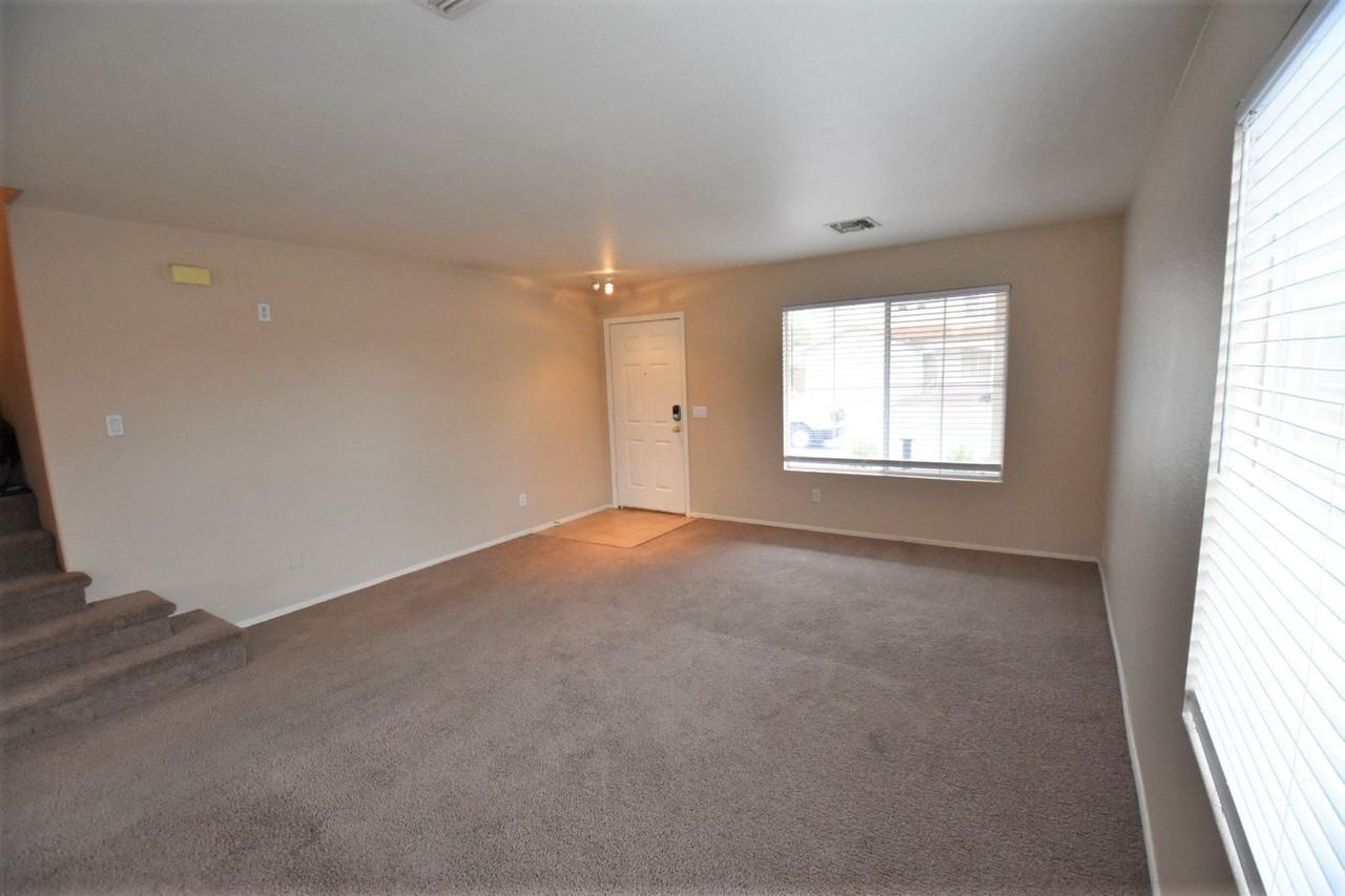 14572 N 154th Ave - Photo 2 of 13