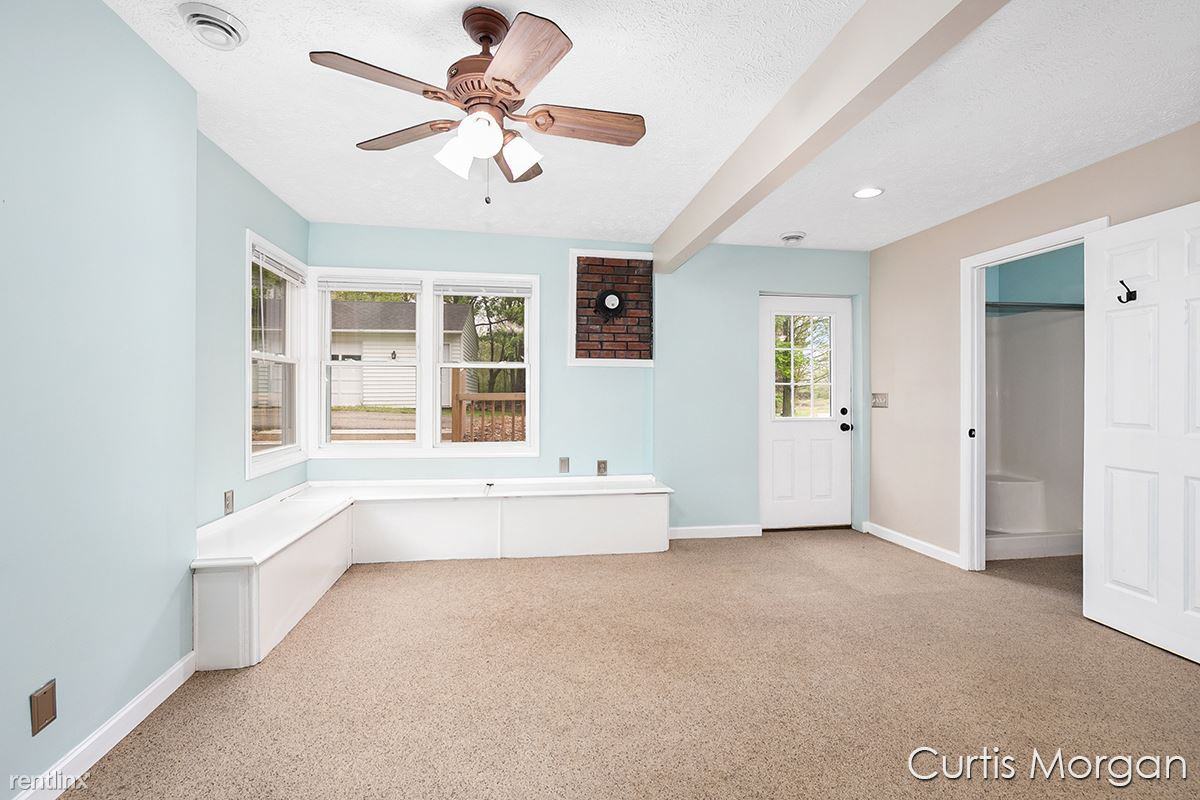 4995 Quiggle Ave Se - Photo 3 of 15