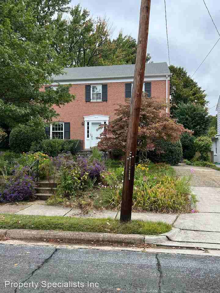 4603 Chevy Chase Blvd - Photo 2 of 32