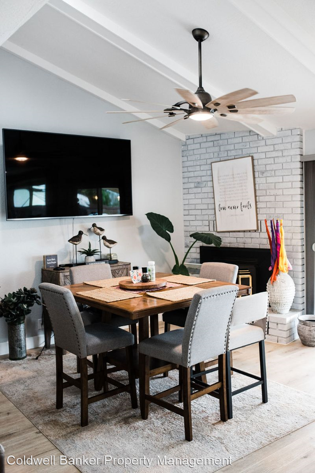 6868 Tucker Ln - Photo 3 of 17