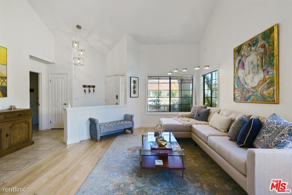 4024 Lost Springs Dr - Photo 3 of 10