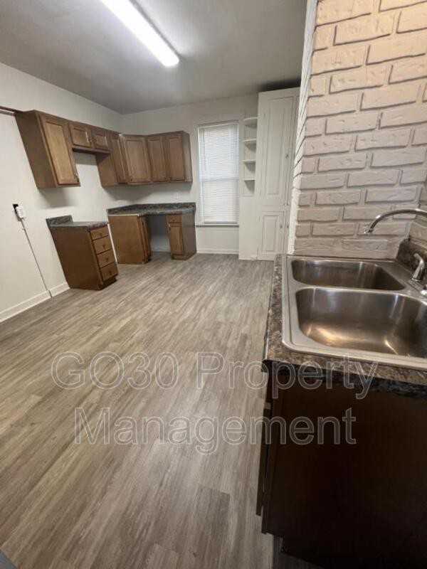 403 Steel St - Photo 3 of 30