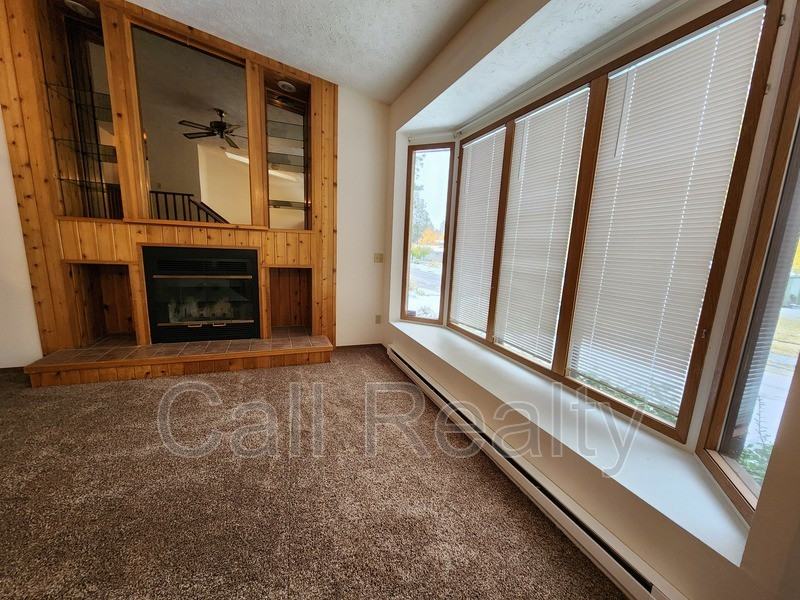 1533 E 39th Ave - Photo 3 of 16