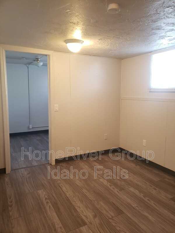 1348 1/2 Lake Ave - Photo 3 of 12