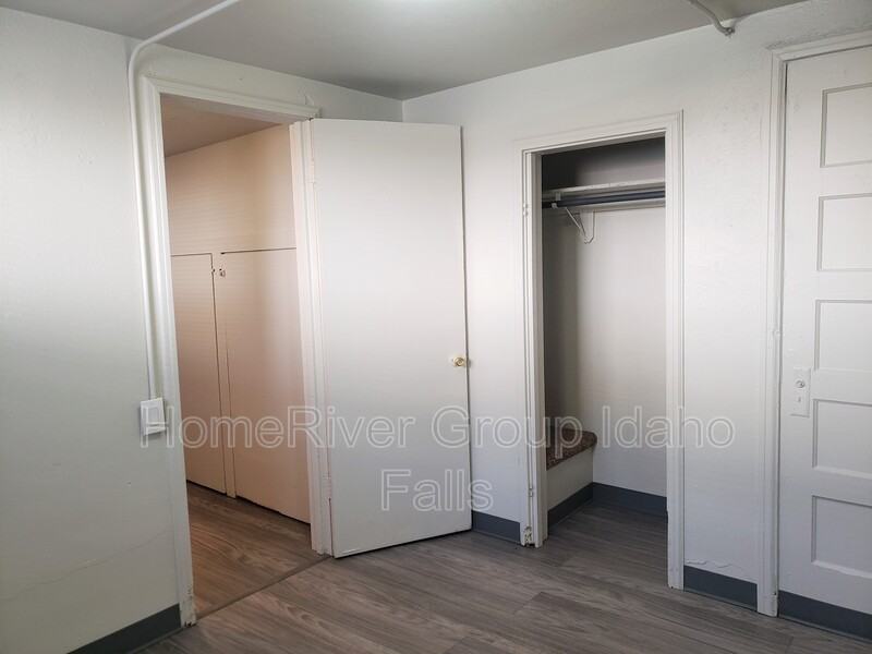 1348 1/2 Lake Ave - Photo 4 of 12