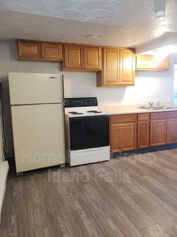 1348 1/2 Lake Ave - Photo 6 of 12