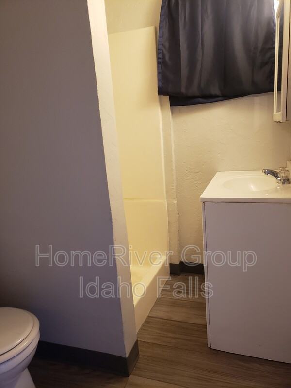 1348 1/2 Lake Ave - Photo 7 of 12