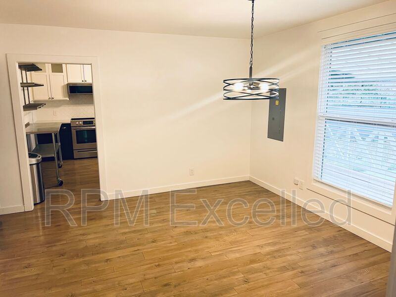 1528 Steele Ave - Photo 7 of 19