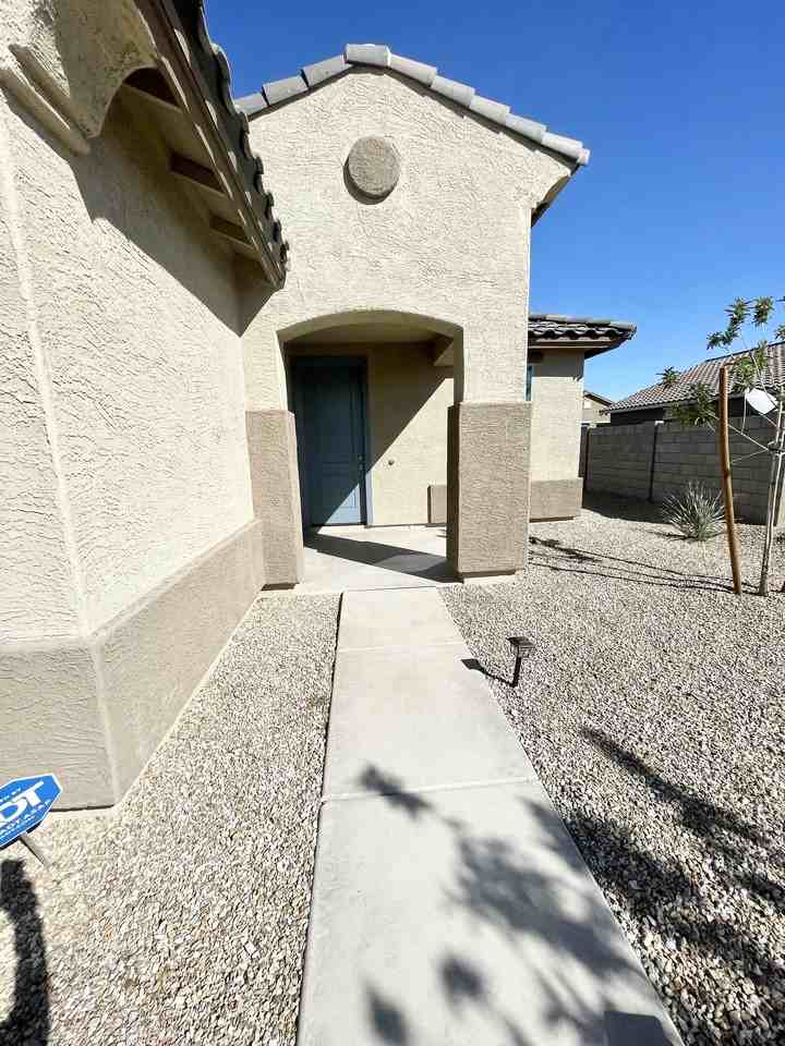 18582 W Carlota Ln - Photo 2 of 12