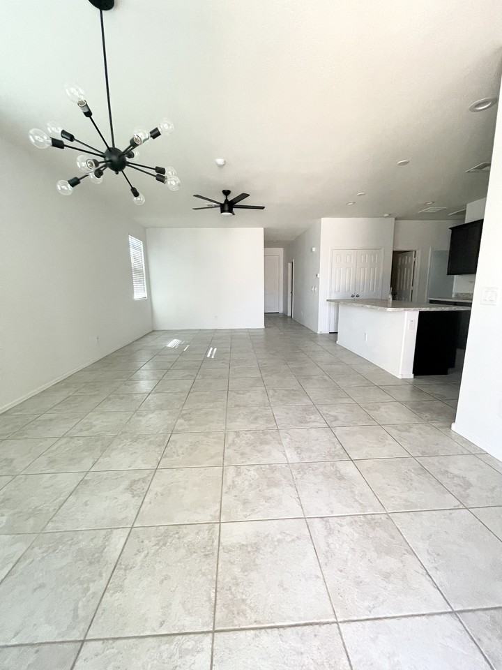 18582 W Carlota Ln - Photo 5 of 12