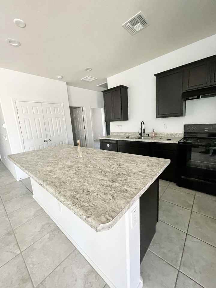 18582 W Carlota Ln - Photo 6 of 12