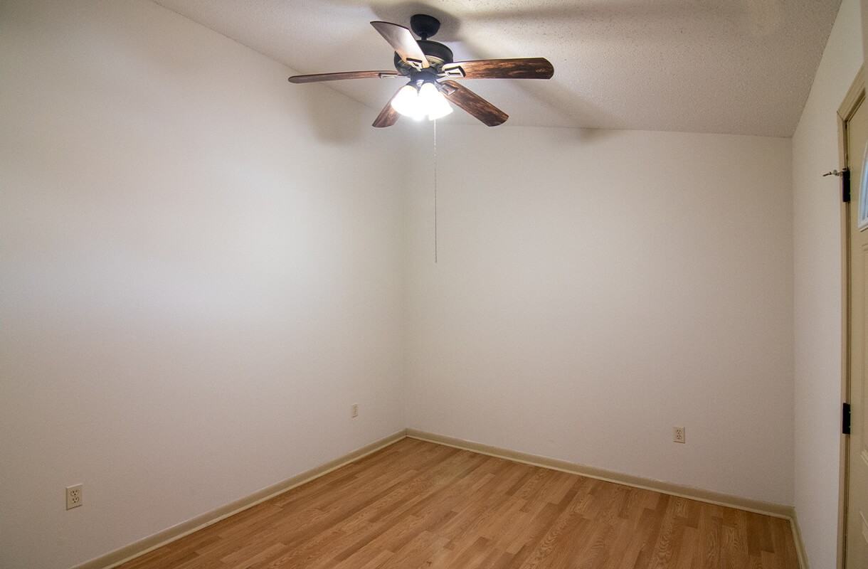 1826 Fox Run Dr - Photo 3 of 5