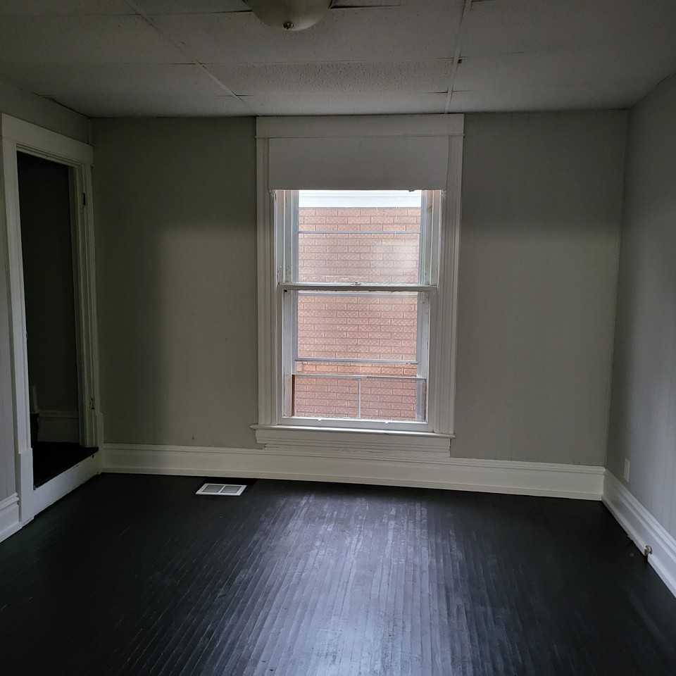941 E Cantrell St - Photo 3 of 13