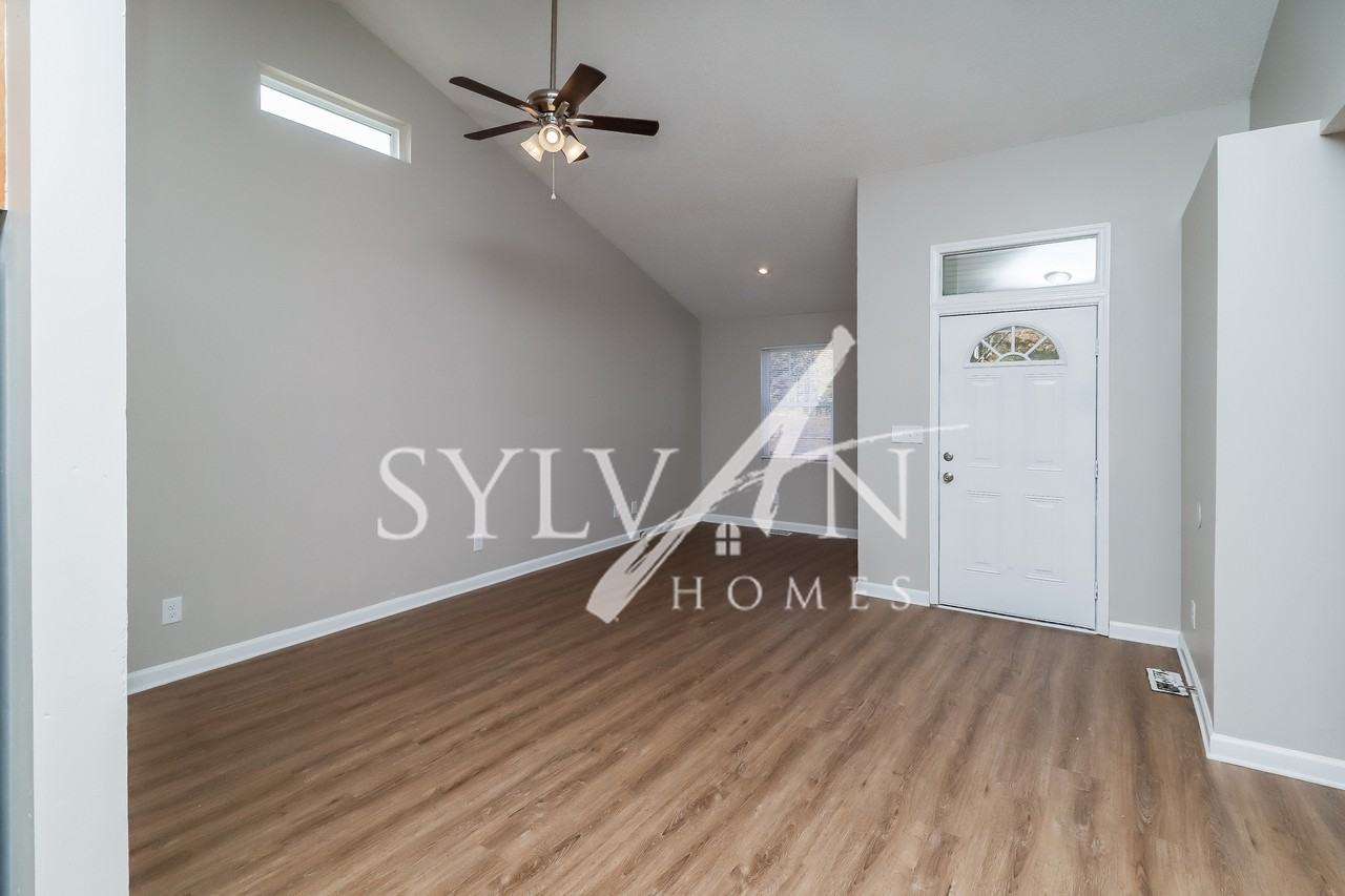 1105 Lakeview St - Photo 2 of 14