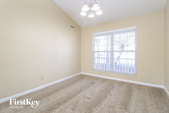 1084 Colonial Cir - Photo 3 of 15