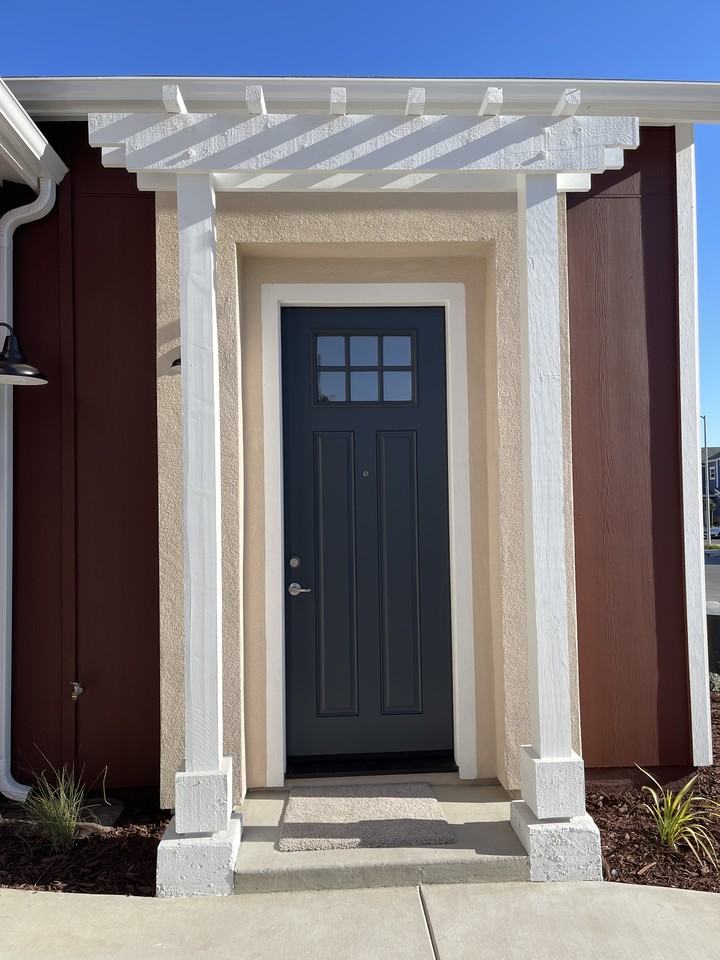 920 Forest St - Photo 2 of 8