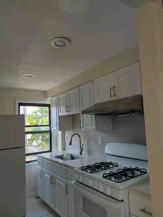 8017 14th Avenue 2f - Photo 3 of 5