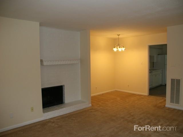 Bordeaux Apartments - Photo 3 of 16