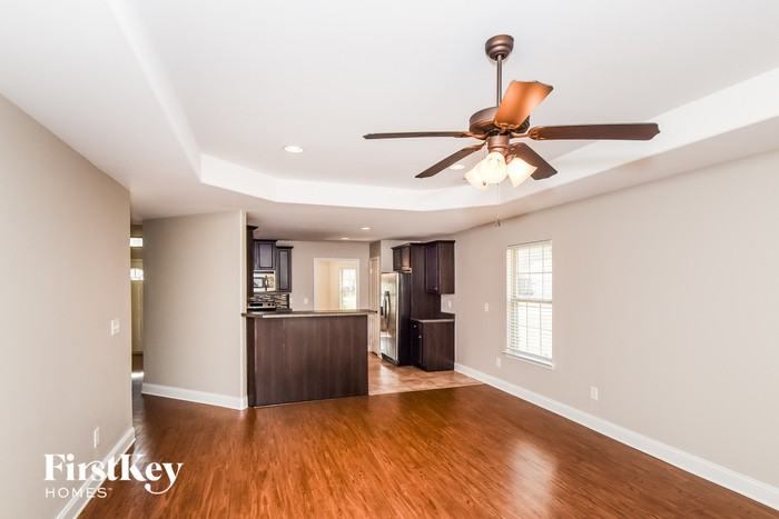 170 Hillcrest Dr - Photo 3 of 15