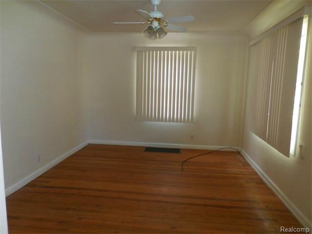 2861 Pardee Ave - Photo 3 of 17