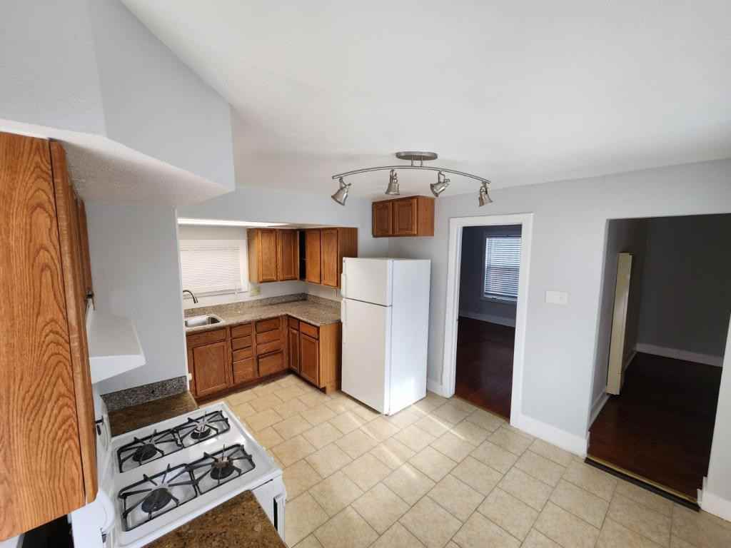 2928 Schyler St - Photo 3 of 12