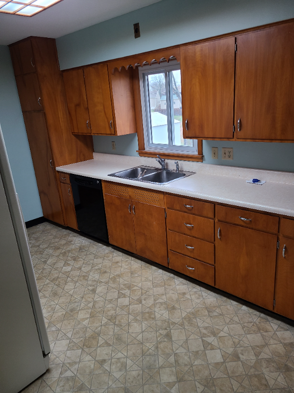 215 2nd St - Photo 2 of 9