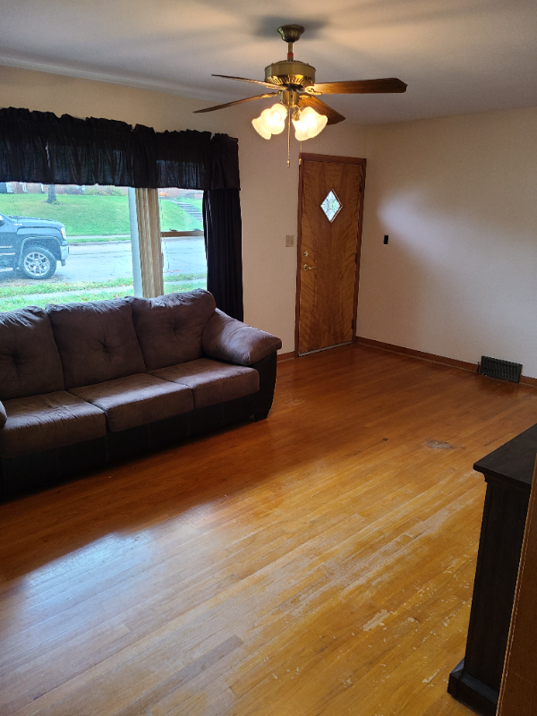 215 2nd St - Photo 3 of 9