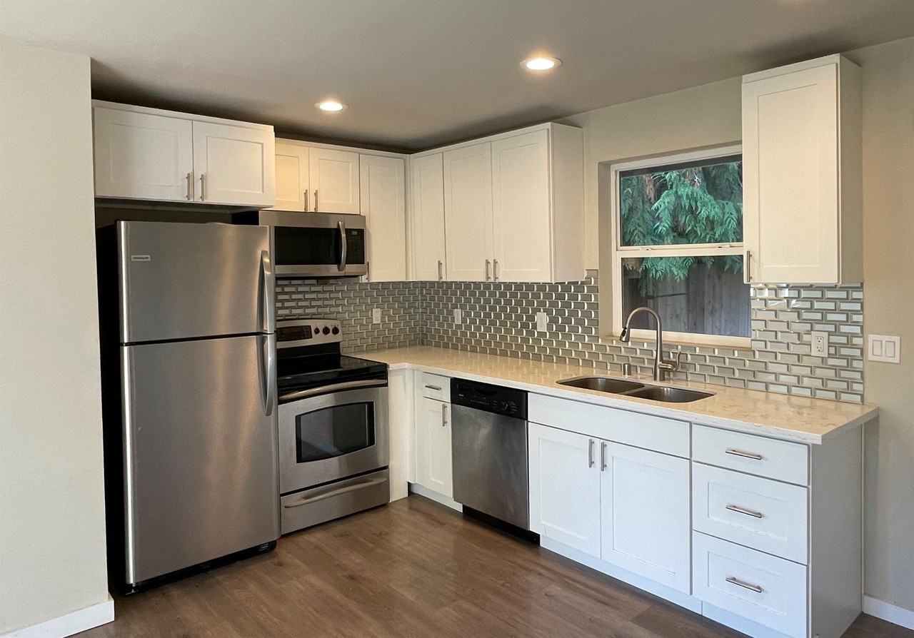 129 S Hartford Ave #1 - Photo 7 of 13