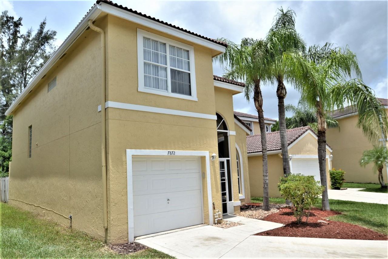 7872 Springfield Lake Dr - Photo 2 of 23