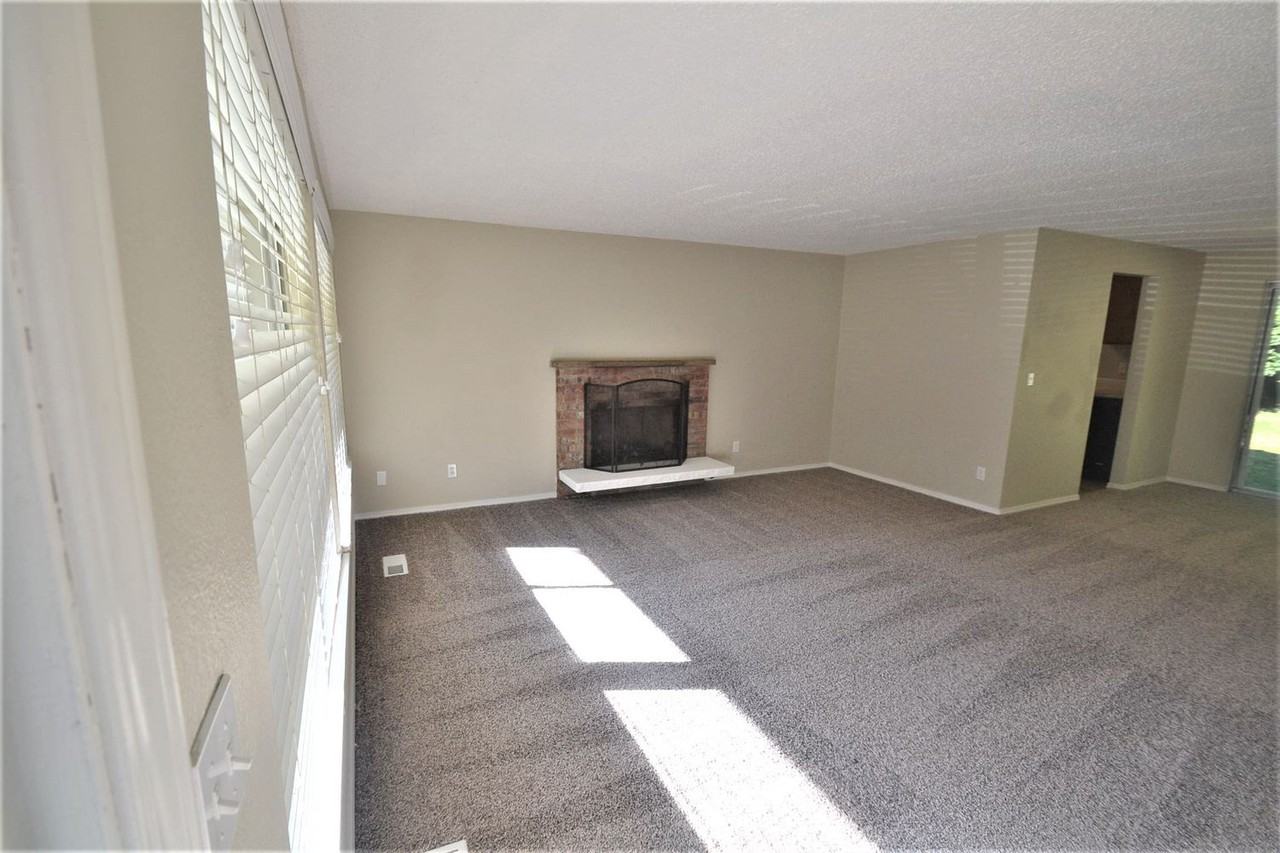 10818 Se 299th Pl - Photo 2 of 20