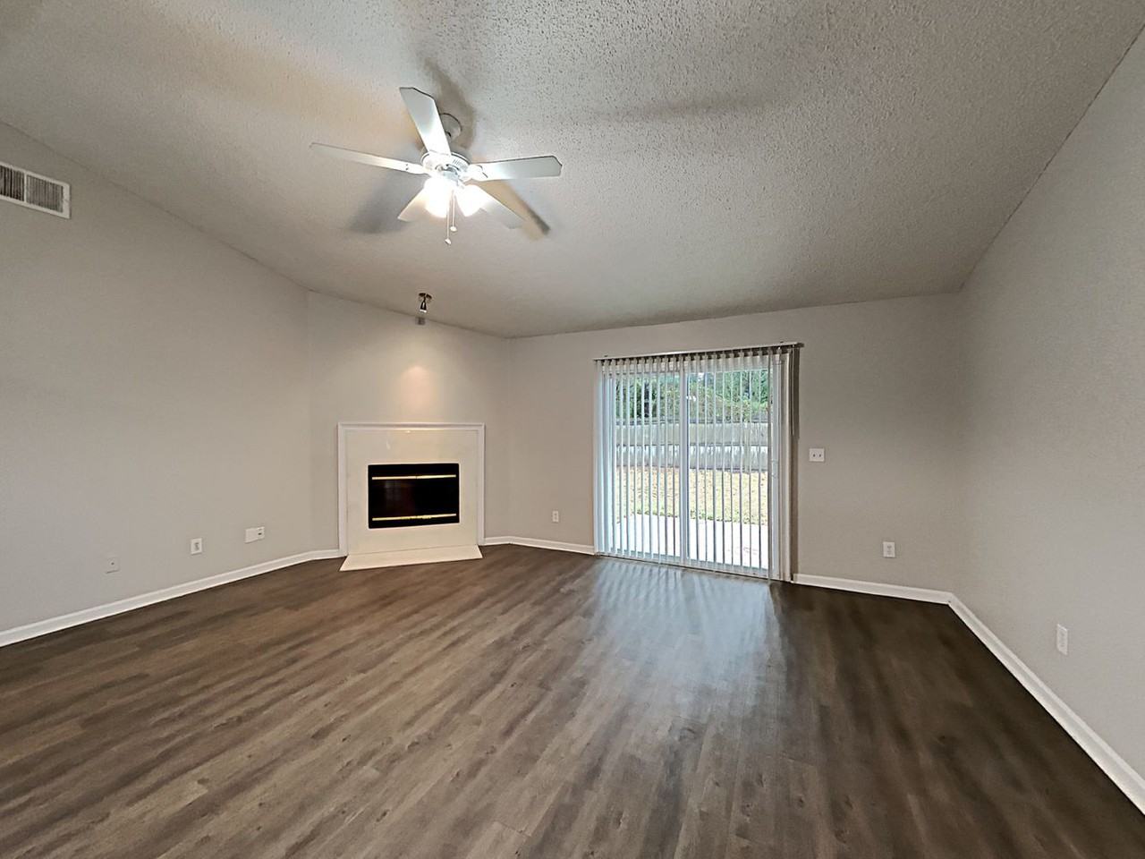 3651 Carol Ann Ln - Photo 3 of 18