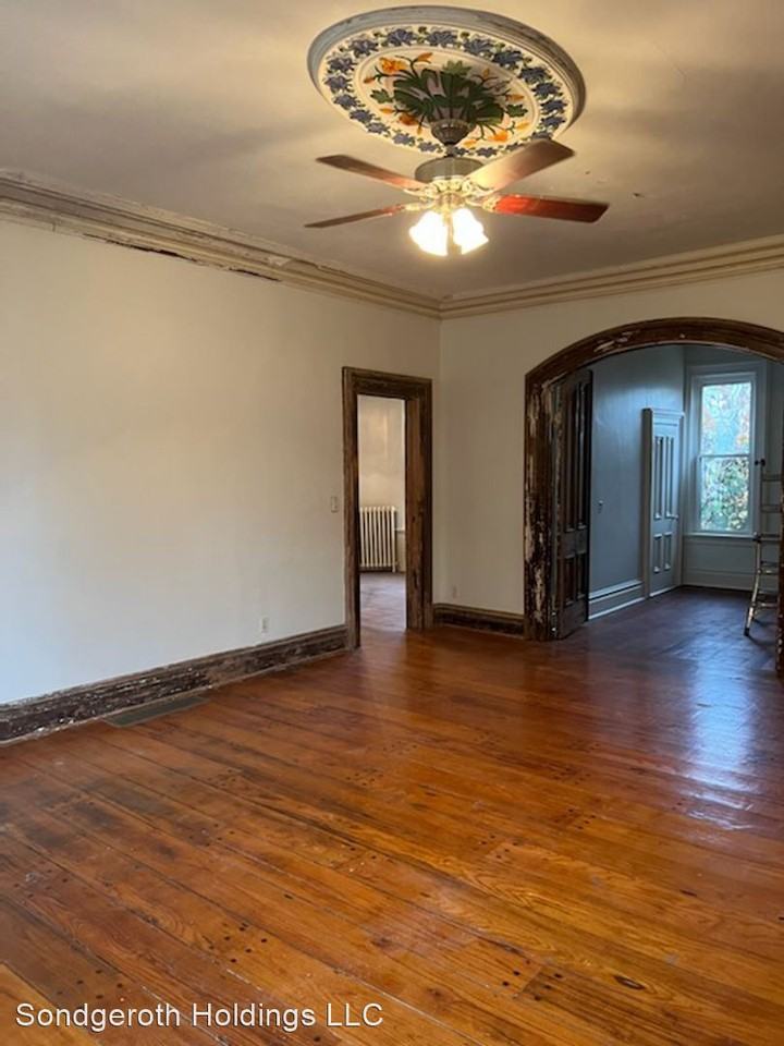 1002 Main St. - Photo 2 of 4