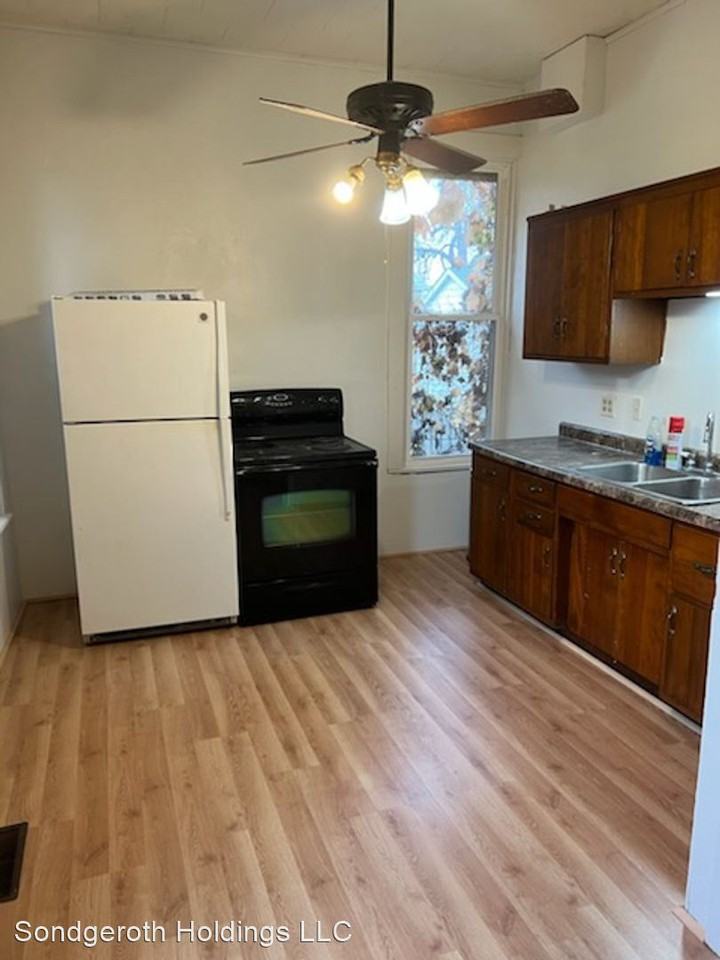 1002 Main St. - Photo 3 of 4