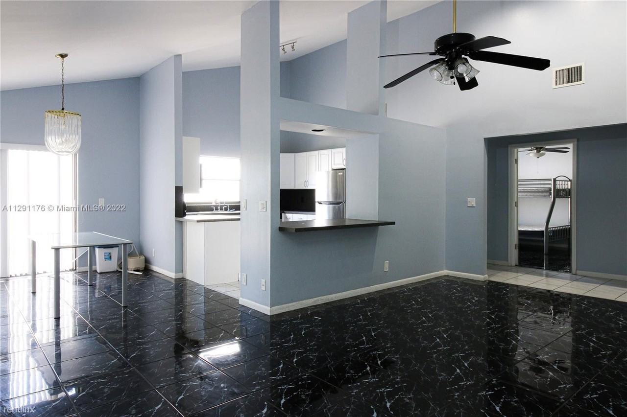 82 Baytree Cir - Photo 2 of 16