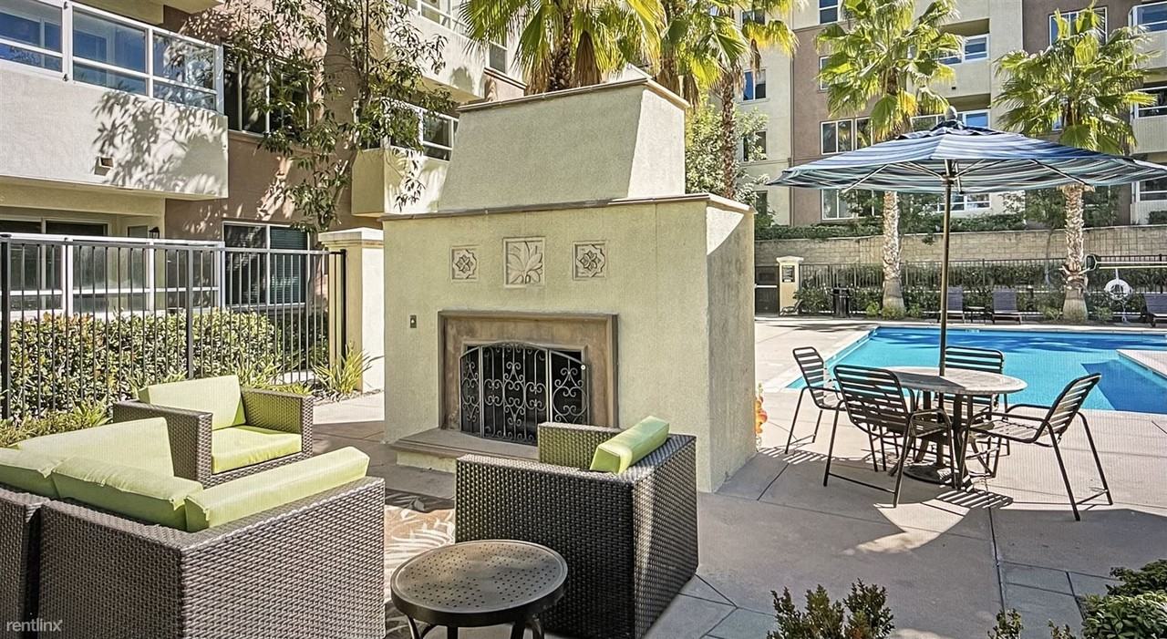 6200 De Soto Ave - Photo 2 of 10